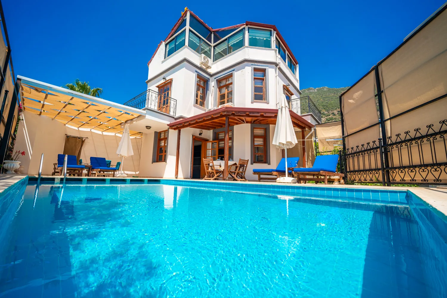 Swan Villa