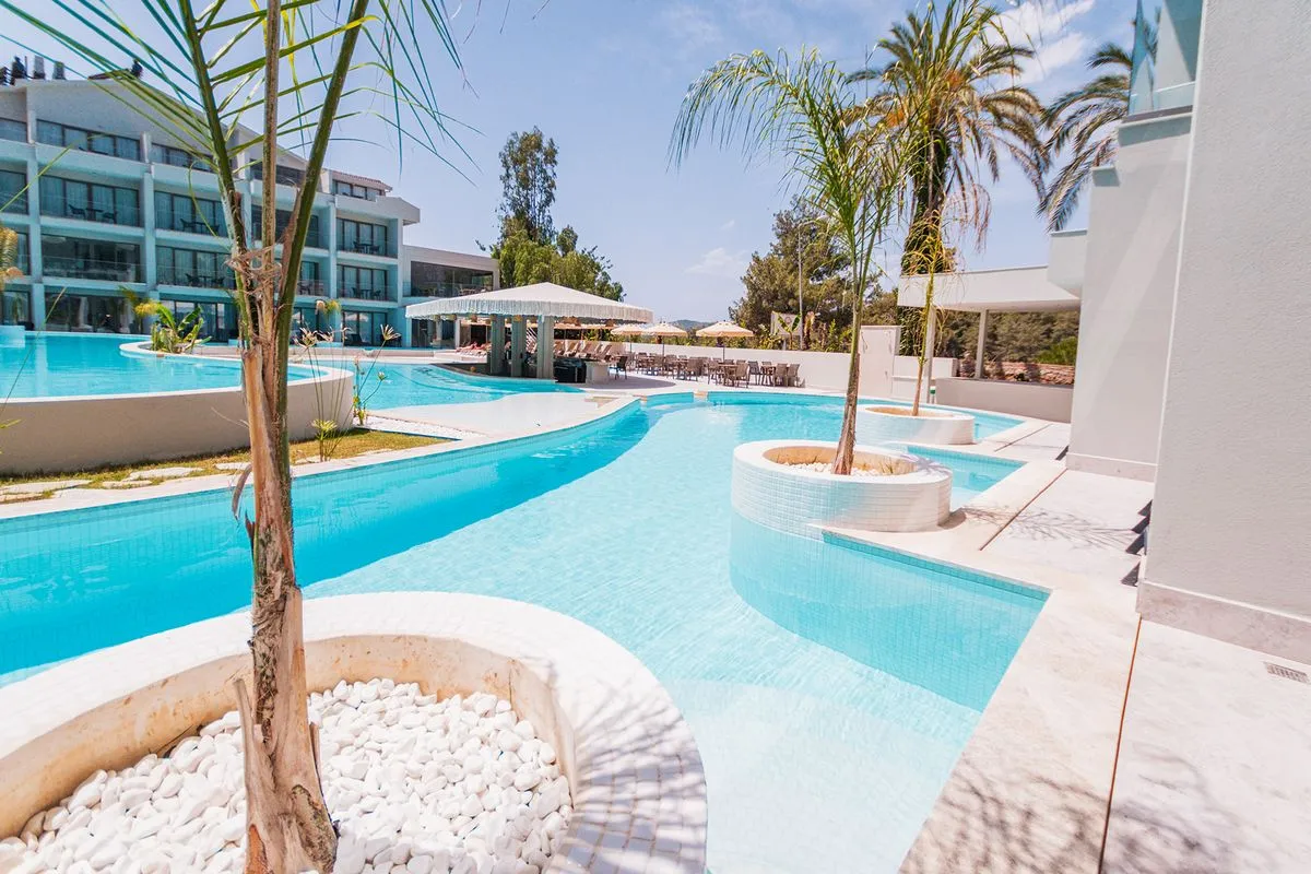 Residence 222 Deluxe Swim-Up Double Apart
