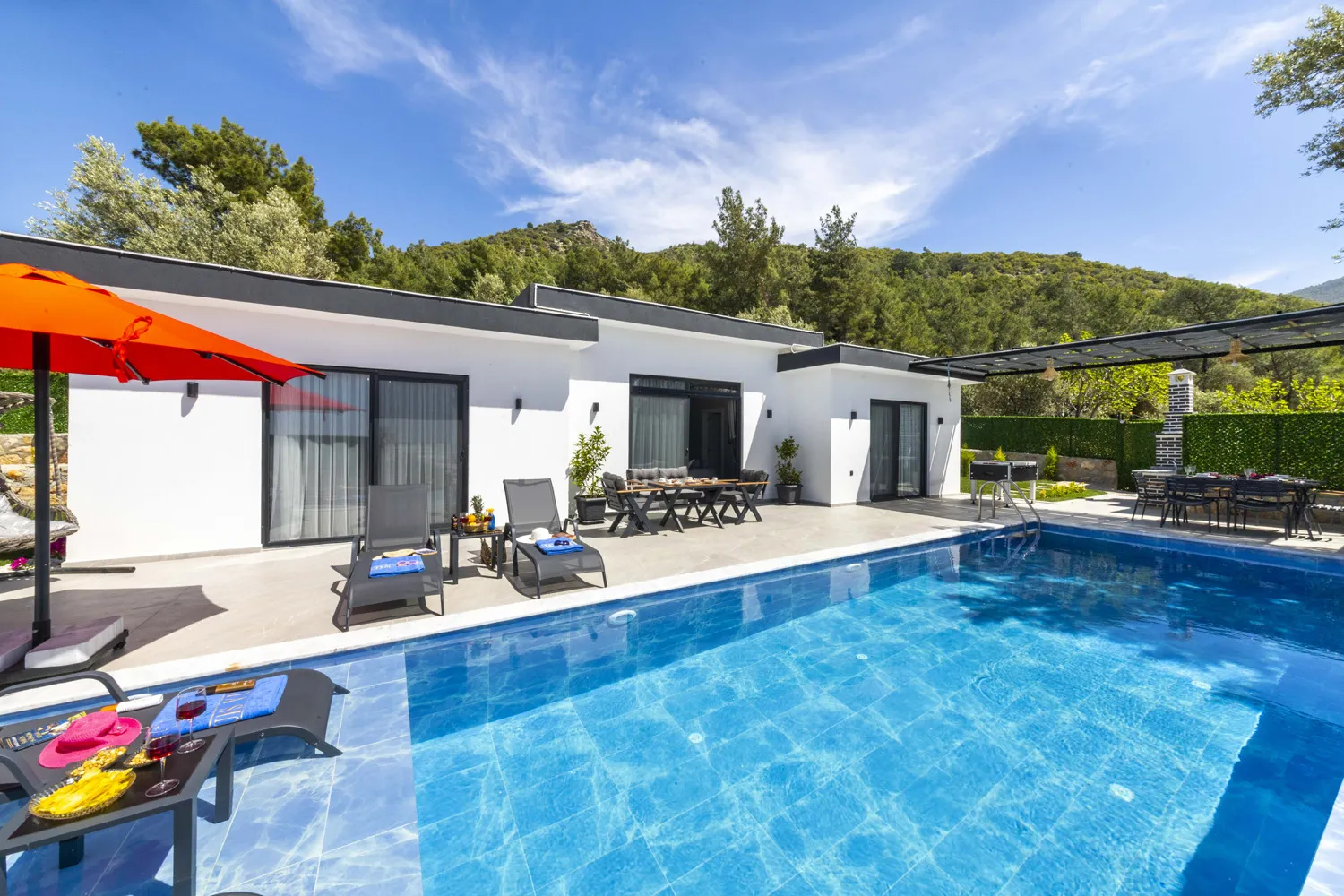 Elyase Villa