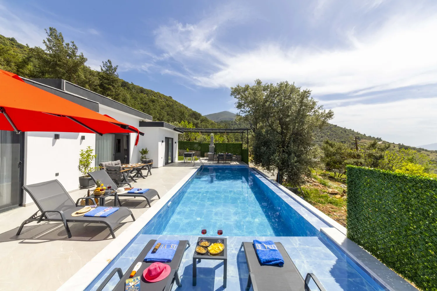 Elyase Villa