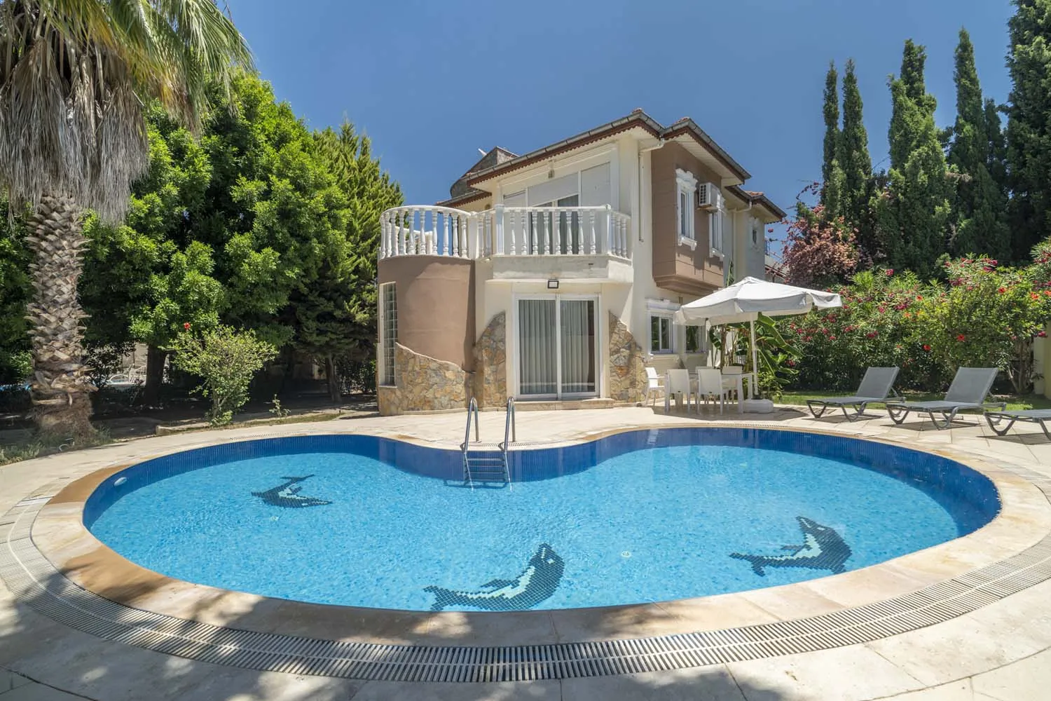 Red Villa G9