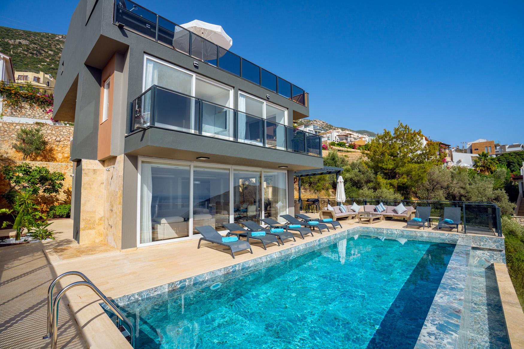 Waratah Villa