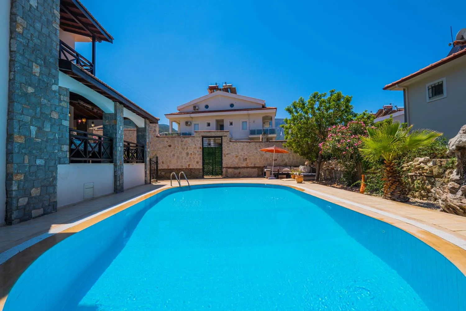 Flora Villa