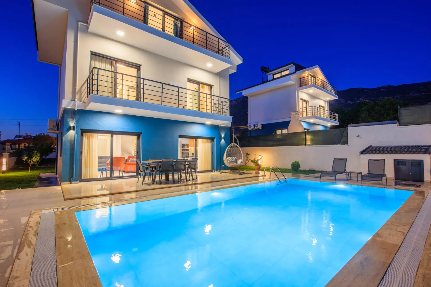 Hometown Mendos Villa