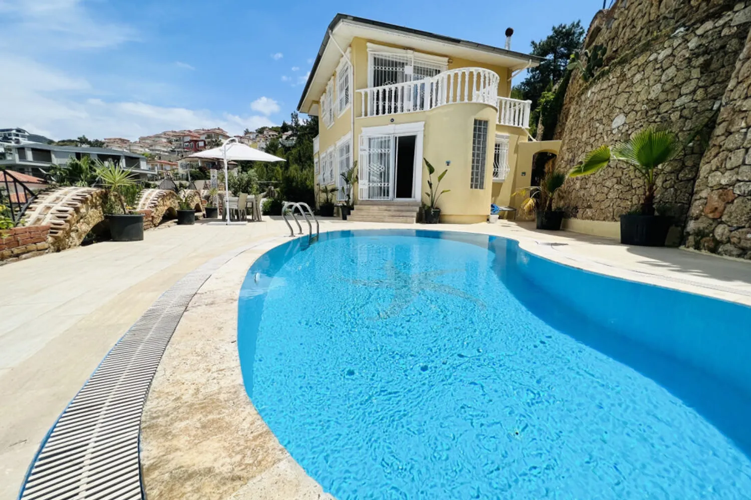 Red Villa A1