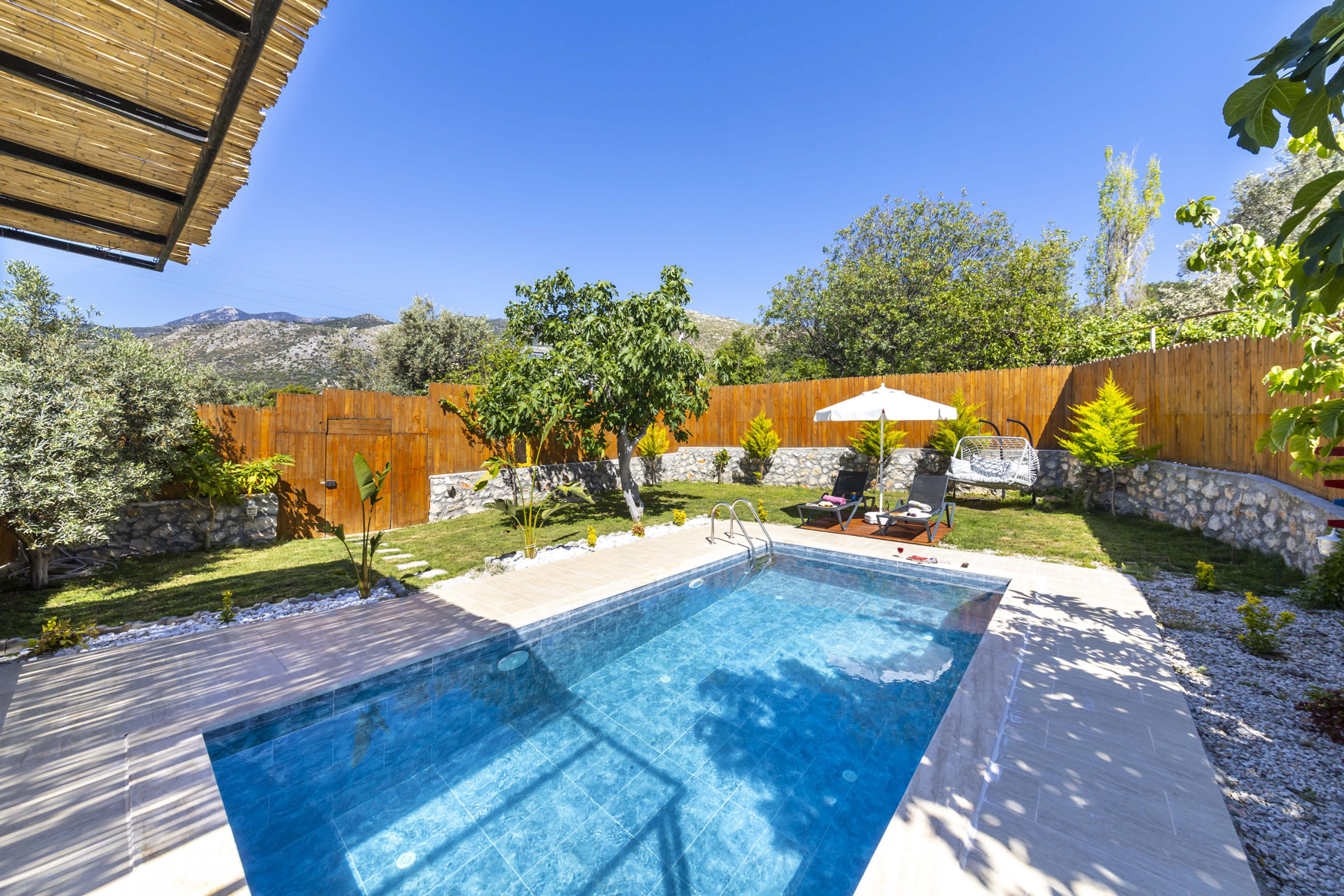 Love in Villa