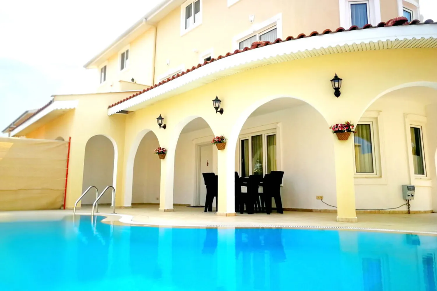 Red Villa F17