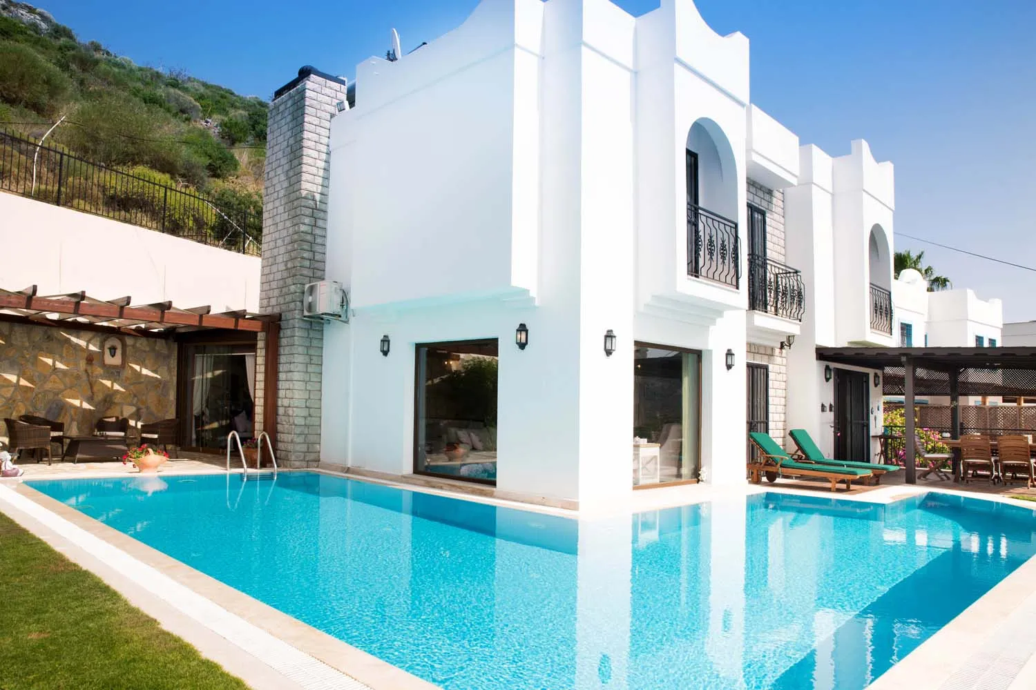 EOS Villa 4103