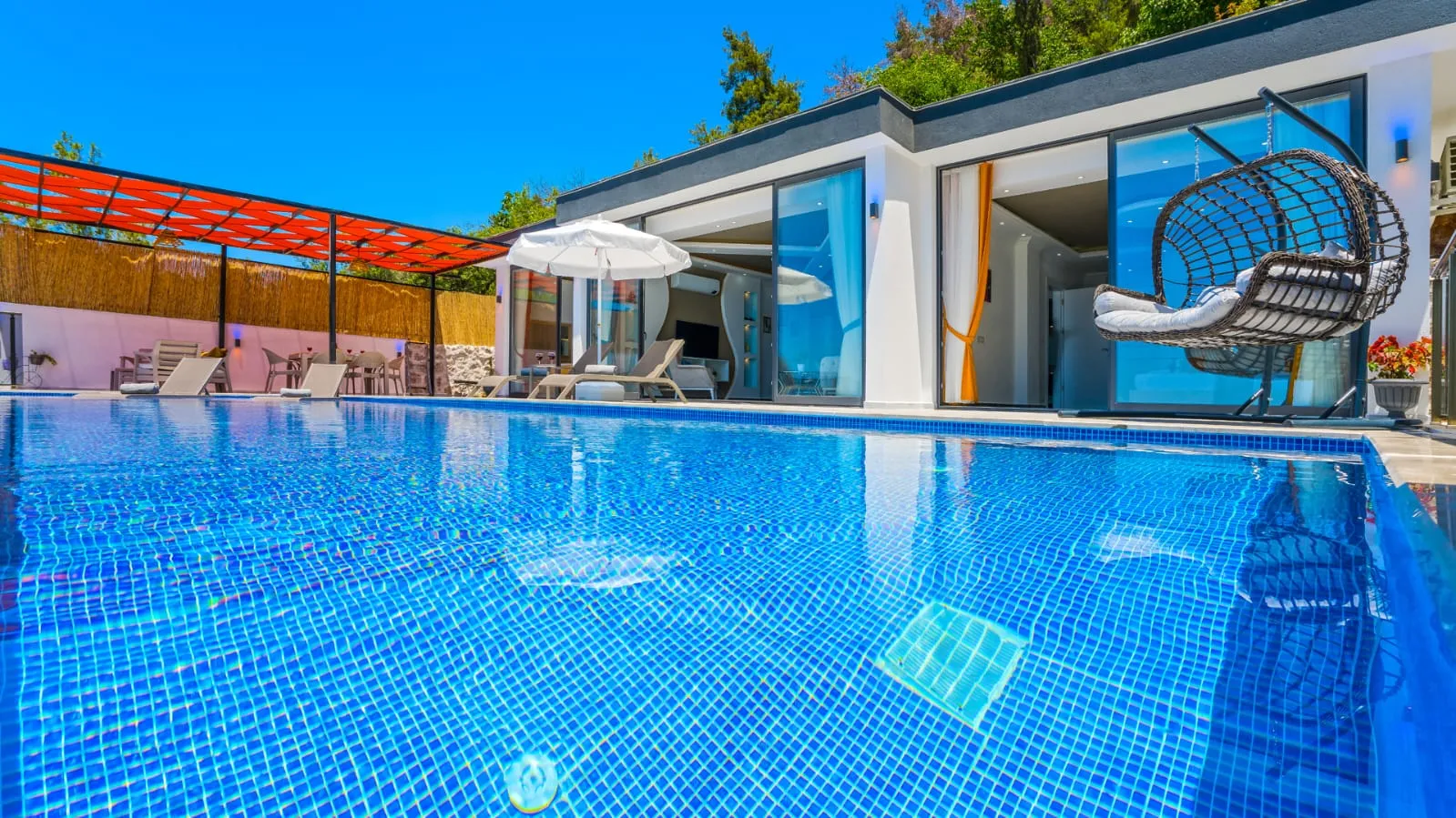 Fiyona Villa