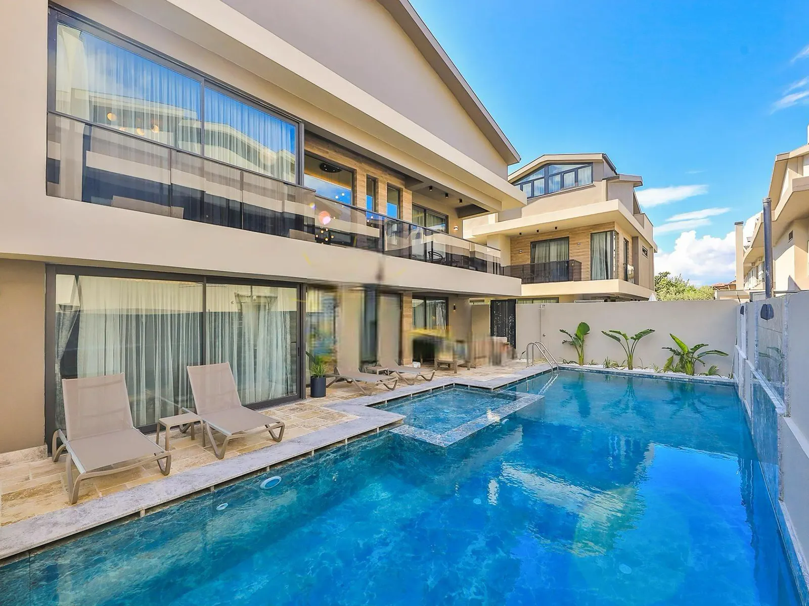 Escalade Villa