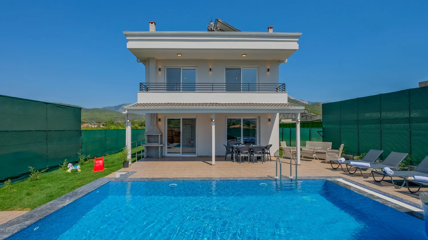 Esmeralda Villa