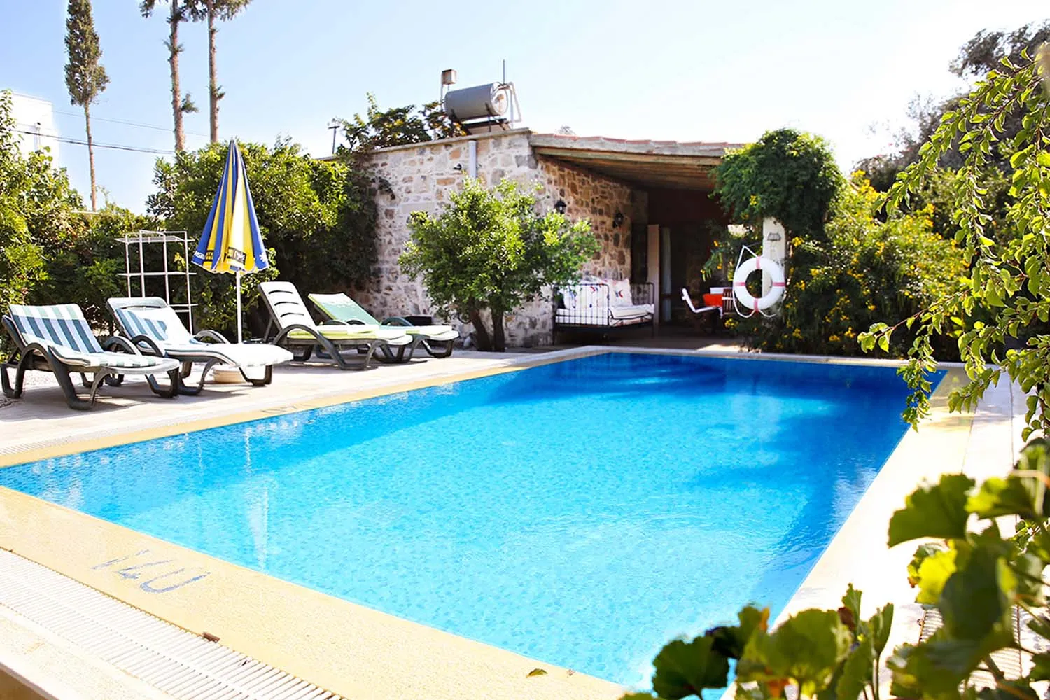 EOS Villa 416