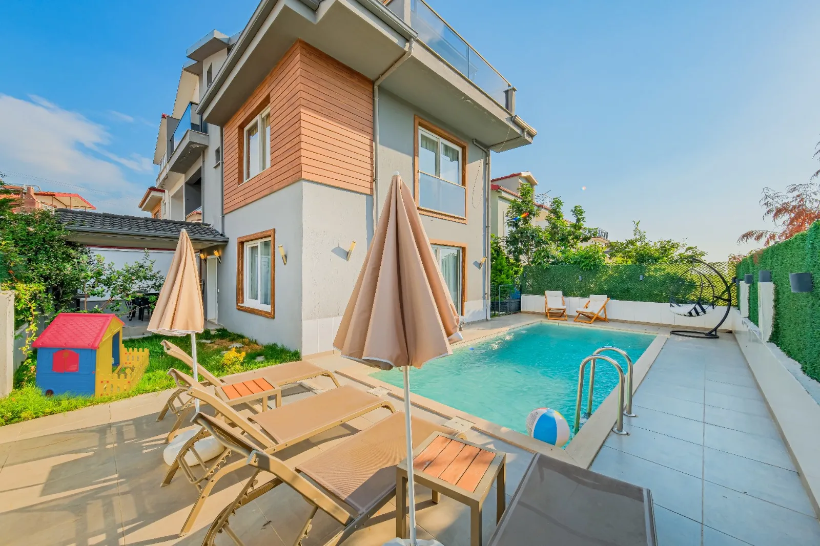 Merrybella Villa