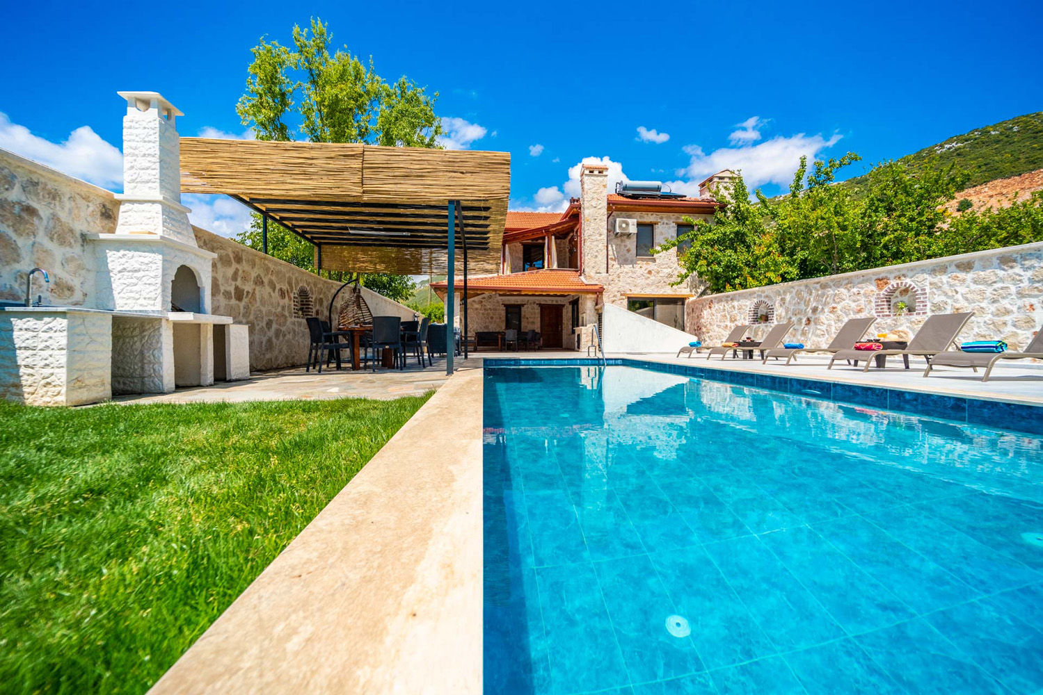 Yanar Villa