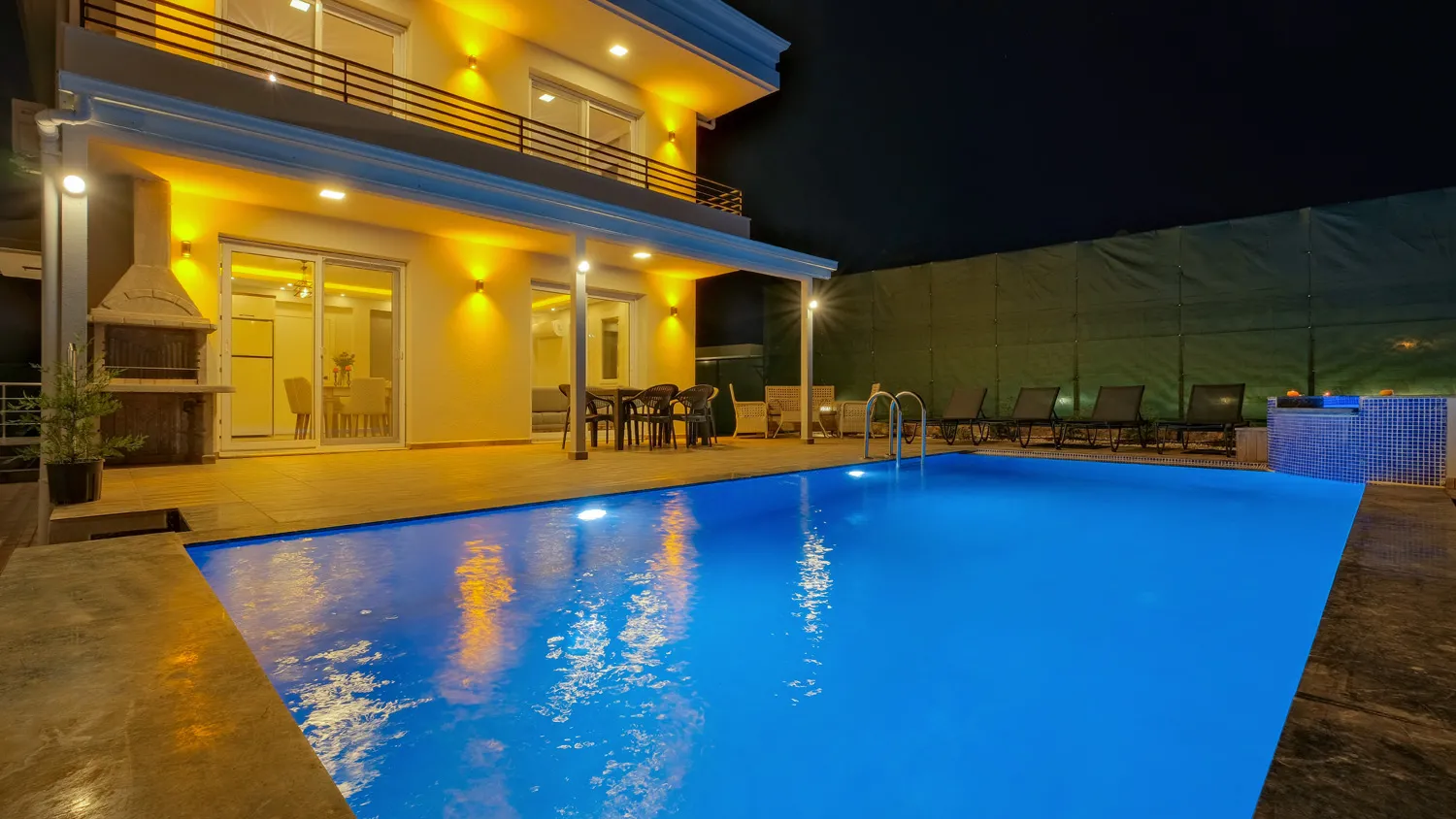 Esmeralda Villa