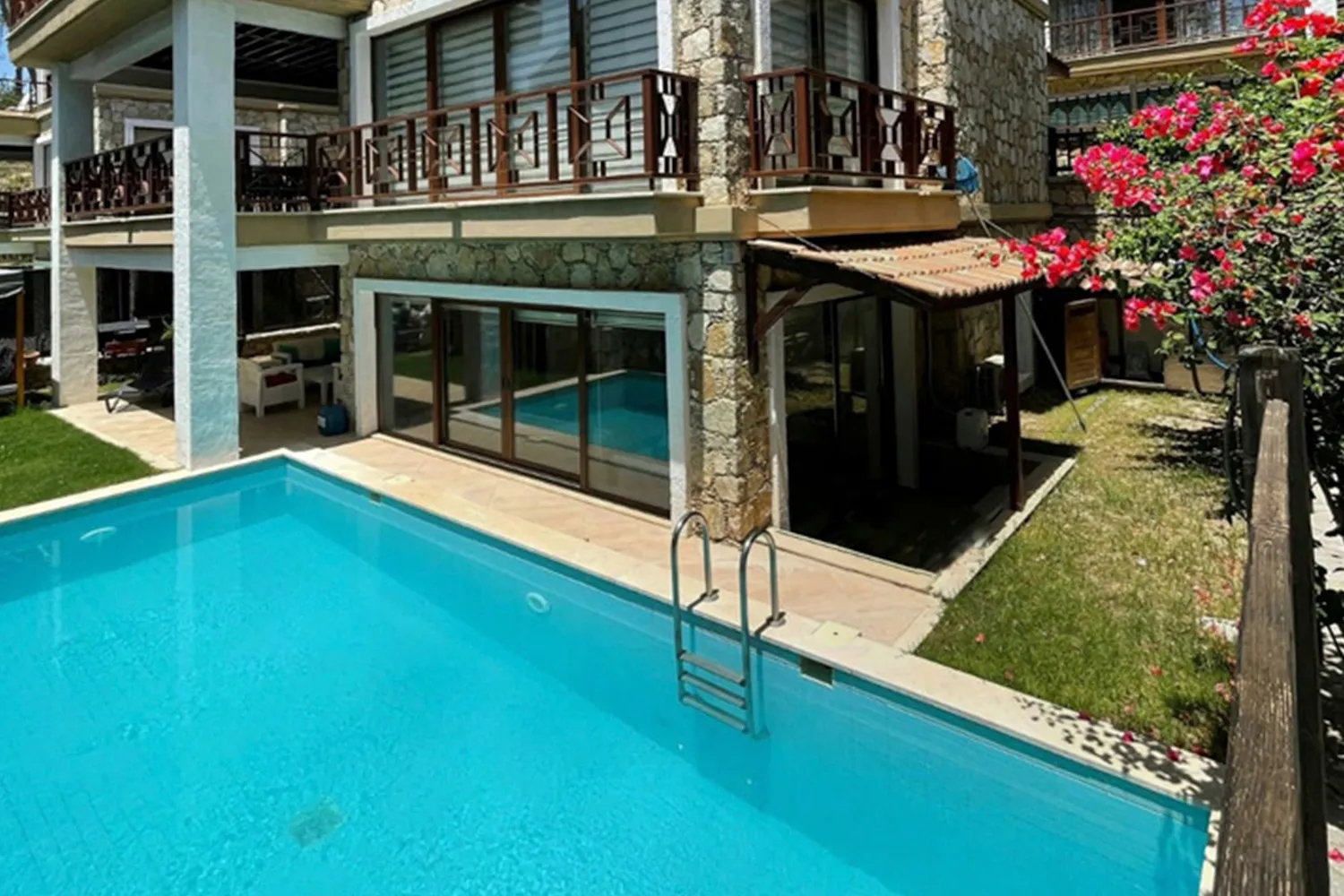 Ela Villa