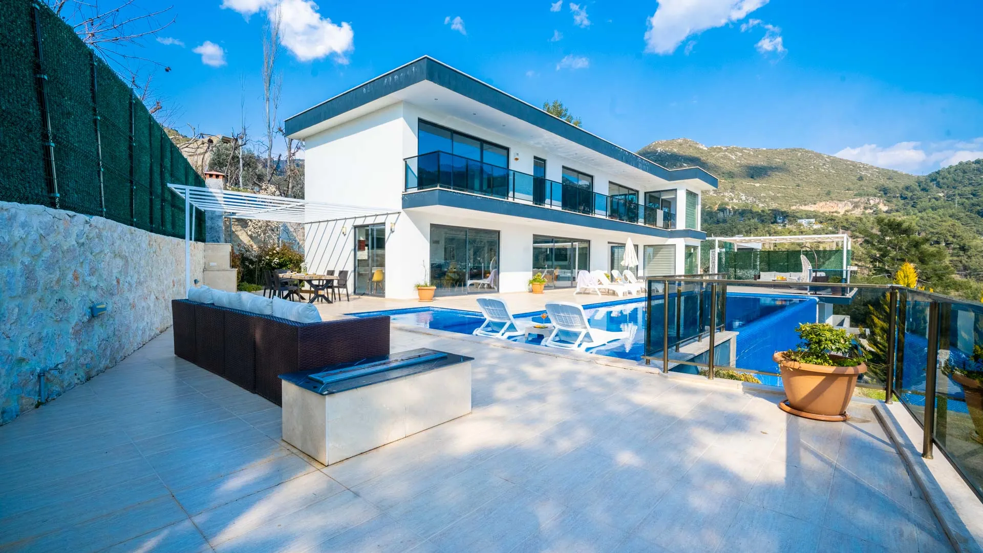 Miracle Villa
