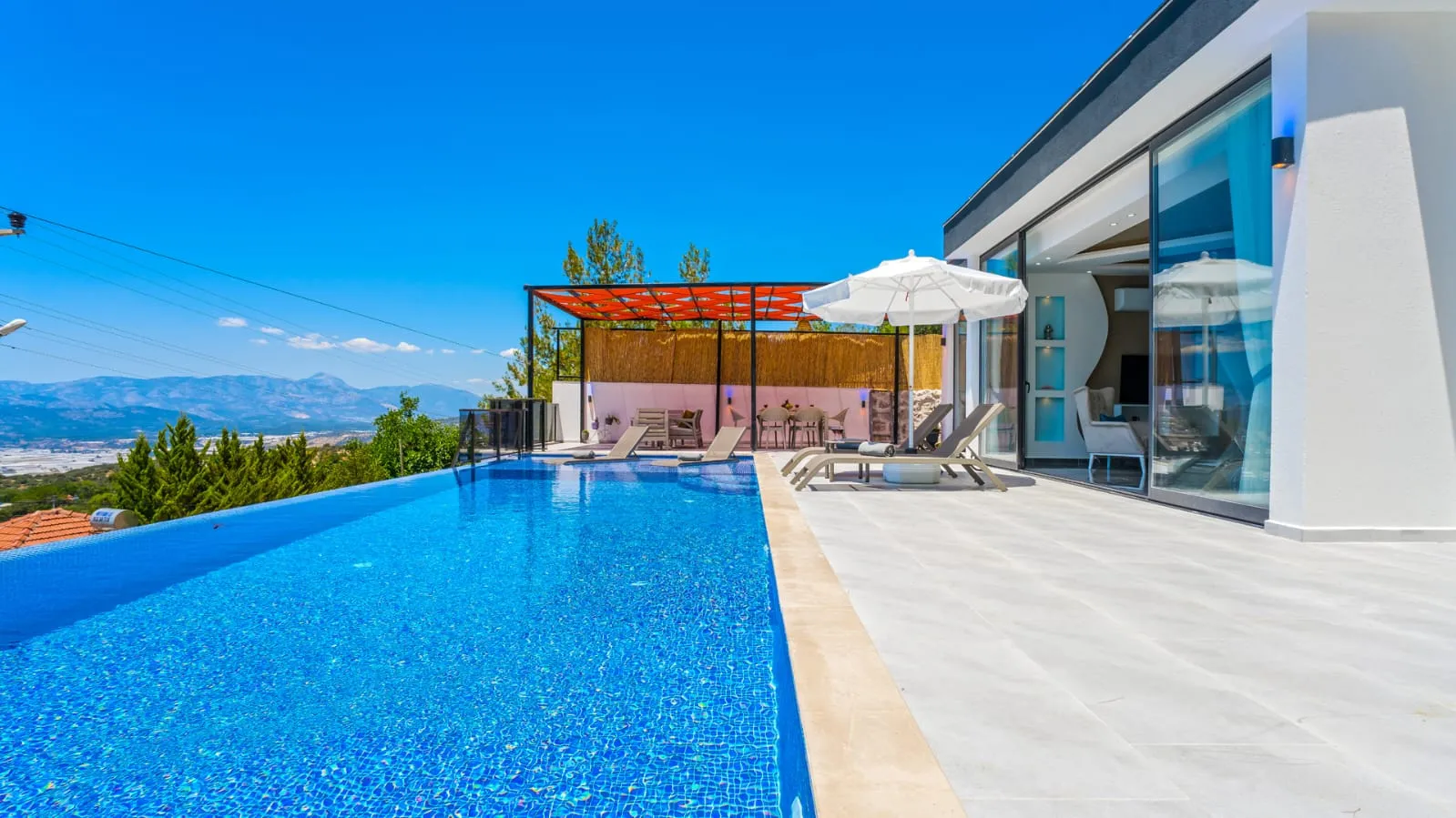 Fiyona Villa